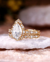 NIAMH Pear Cut Moissanite Bridal Ring Set Vintage Lace Halo Engagement Ring Set